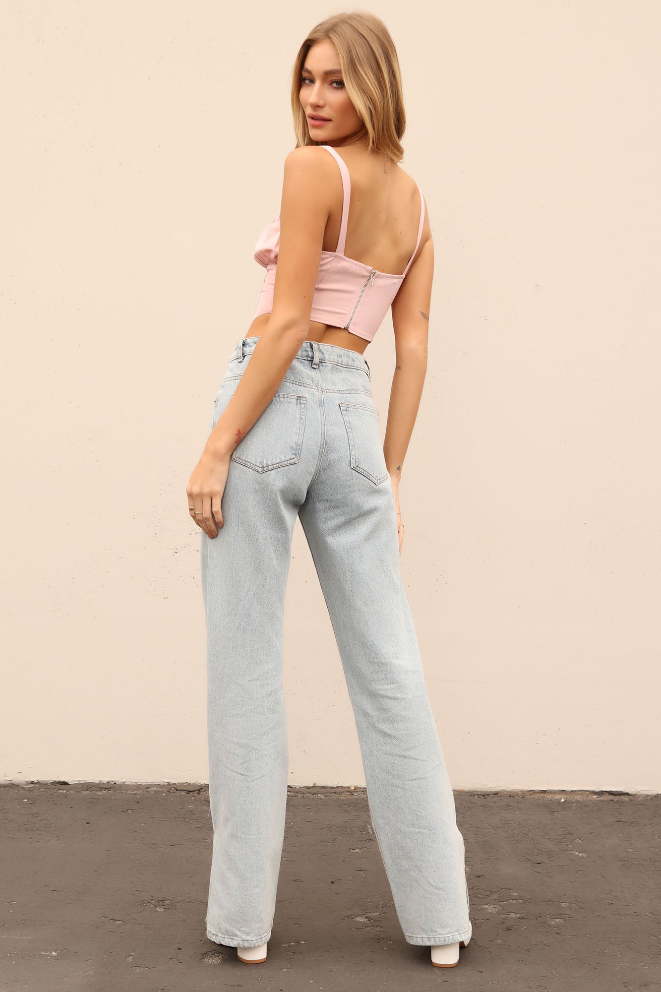 05-13-21Studio1_ME_MS_10-37-30_16_C1852TFNV_Pink_4444_RA.jpg