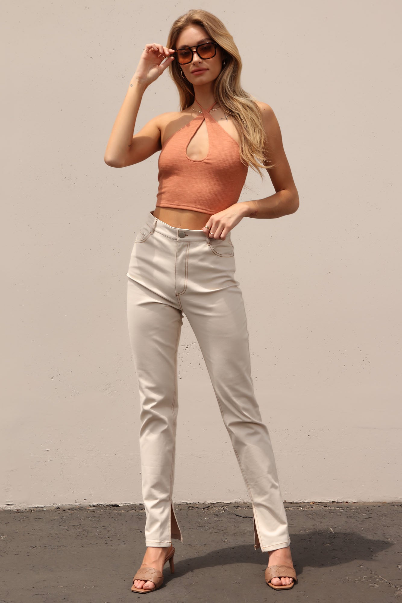 05-13-21Studio1_ME_MS_13-52-49_53_8560HTNV_Orange_4875_KL.jpg
