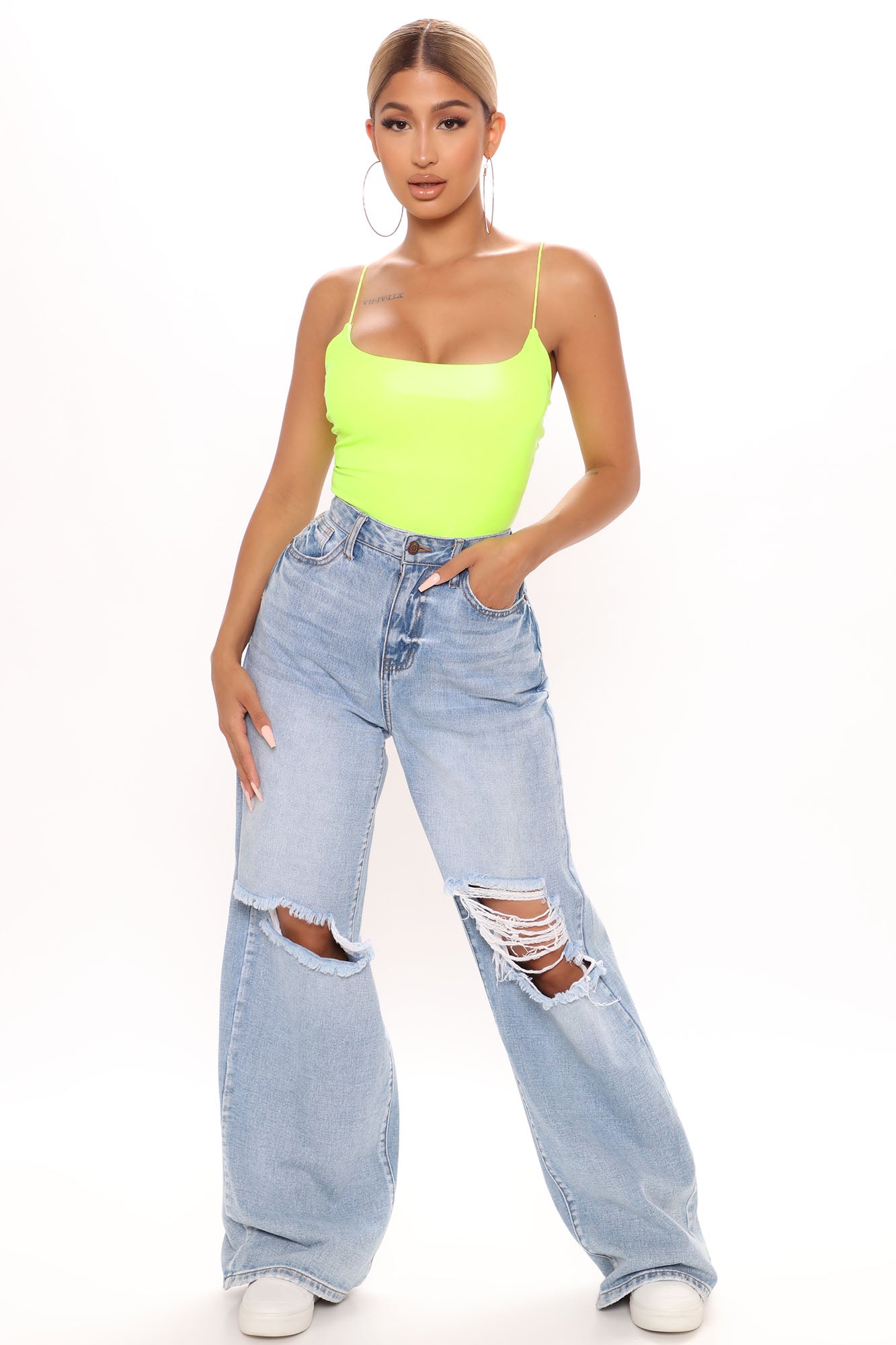 06-07-21Studio4_CE_KP_09-40-36_9_T12802_NeonGreen_P_5594_NT.jpg