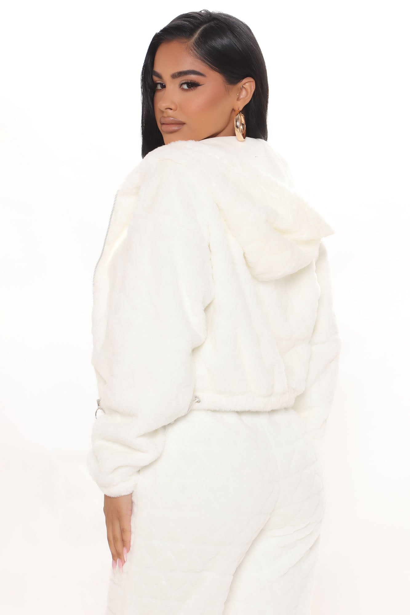 10-20-21Studio1_CE_RL_10-51-36_2_S8291AL72FN_Ivory_3423__MH.jpg