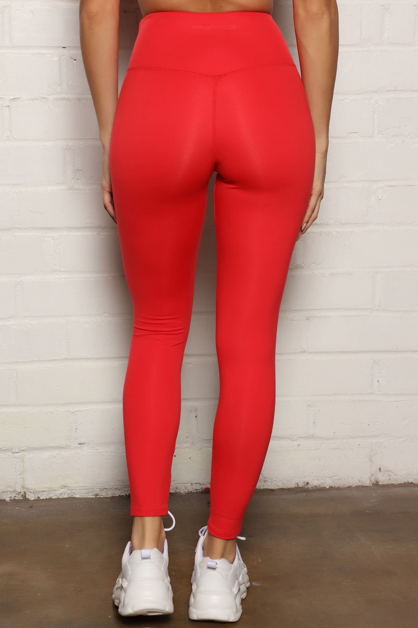 11-08-21Studio1_ME_TB_10-31-15_18_ZDNS12111L_Red_17100_DC.jpg