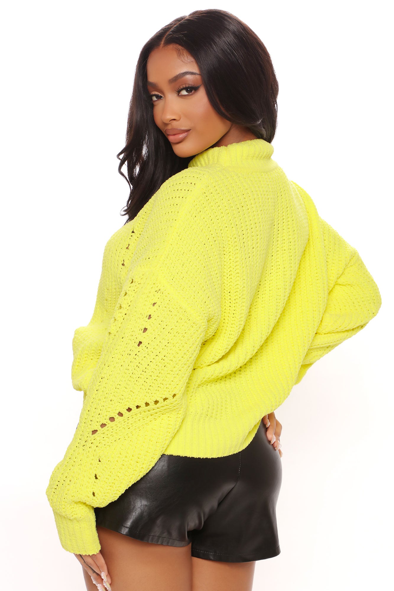 11-19-2021Studio4_KS_KG_JB_14-55-07_28_HF21G438_NeonYellow_R_CC_2257_JF_MH-1.jpg