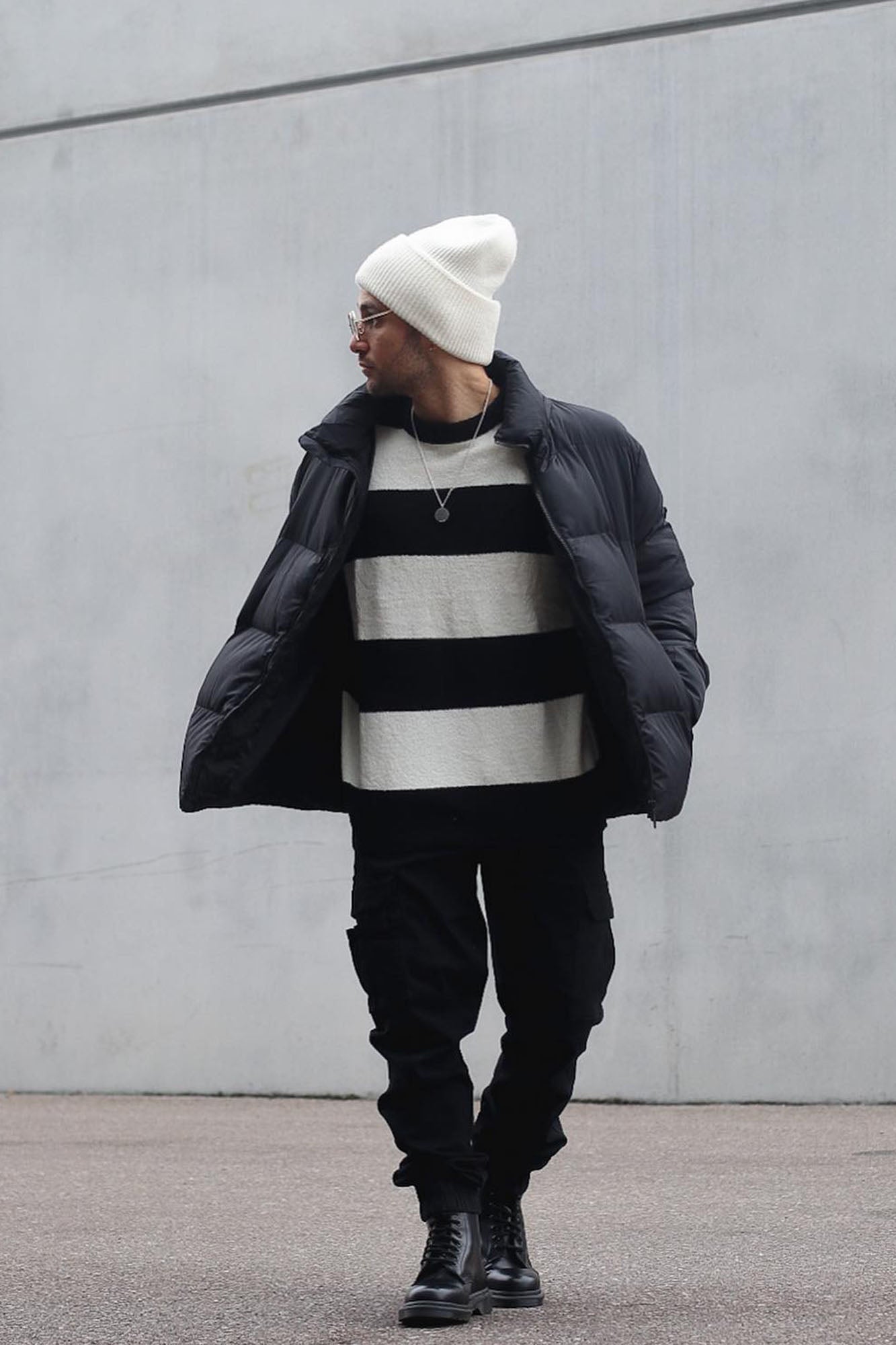WideStripedSweater-WhiteBlack_mer.jpg